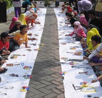 Menggambar RA Kartini, Ee..Malah Pilih UItraman